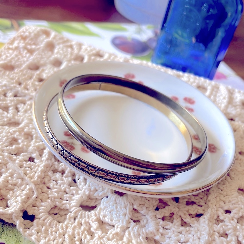 Set of bronze colored bangles - Picture 1 of 5